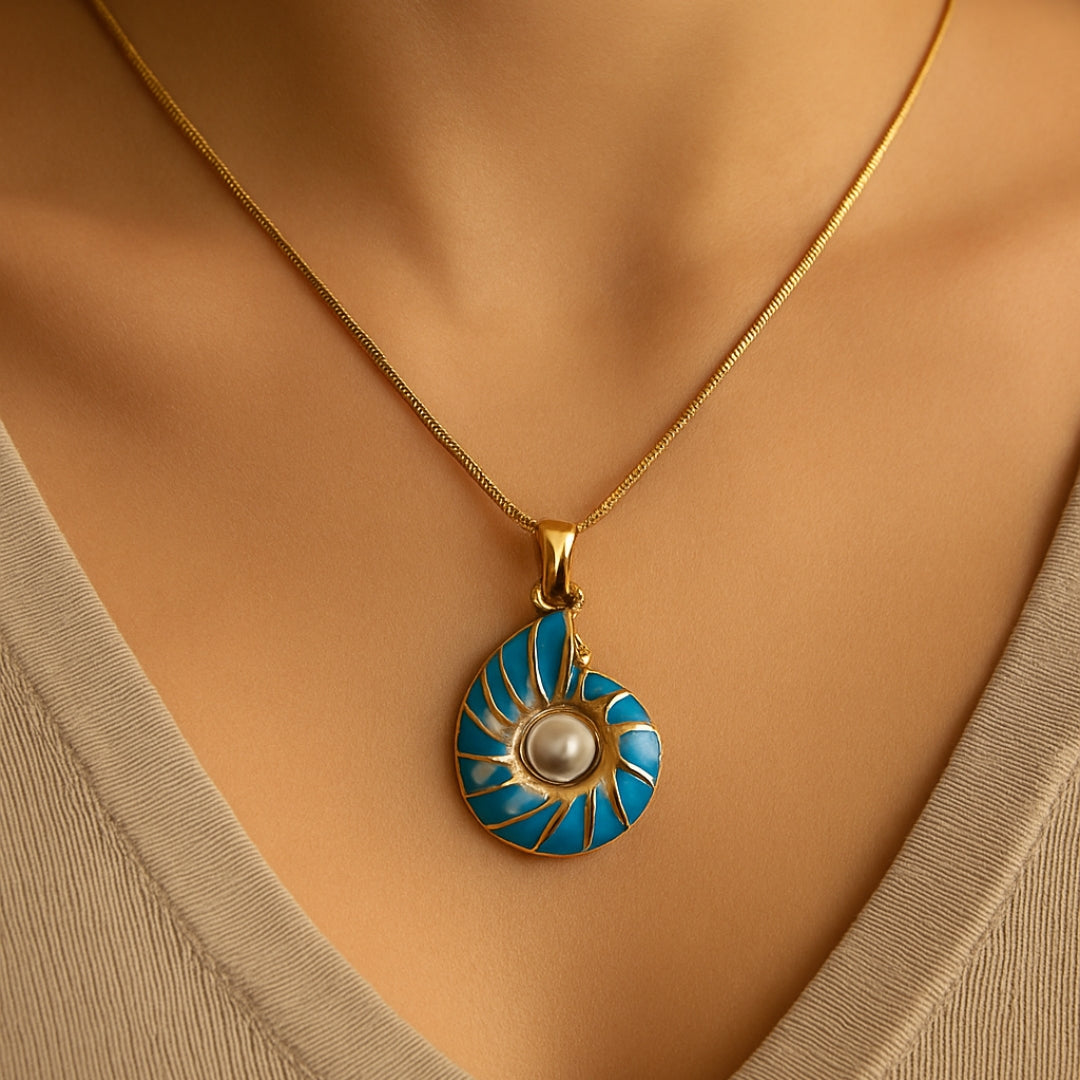 Luna | Perlen- und Muschelkette in Blau