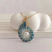 Luna | Perlen- und Muschelkette in Blau