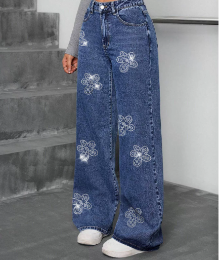 Isabelle | Glitzerjeans mit Strasssteinen und weißem Bein