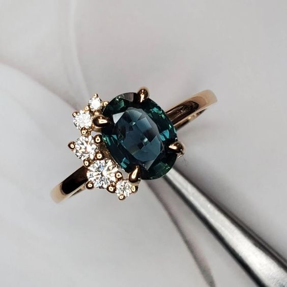 Isabella | Blauer Vintage Kristallring mit Zirkonia